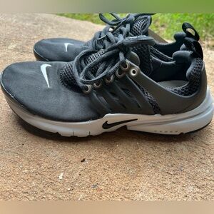 Nike Boys Black and Grey Presto Sneakers